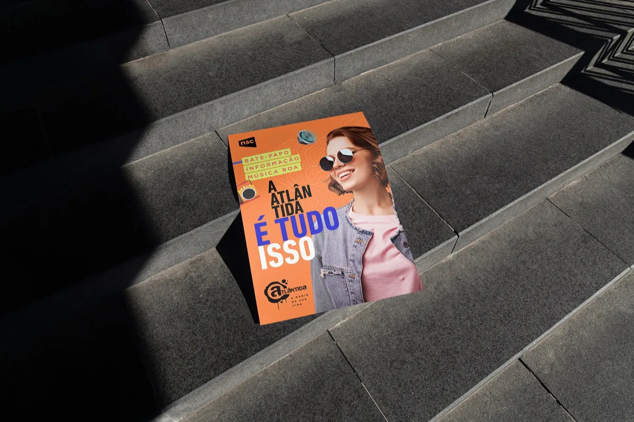 Variação do pôster da campanha Atlântida em outdoor
